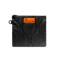 POCHETTE PLATE MATELASSÉE POM L (NOIR) | RECYCLÉ